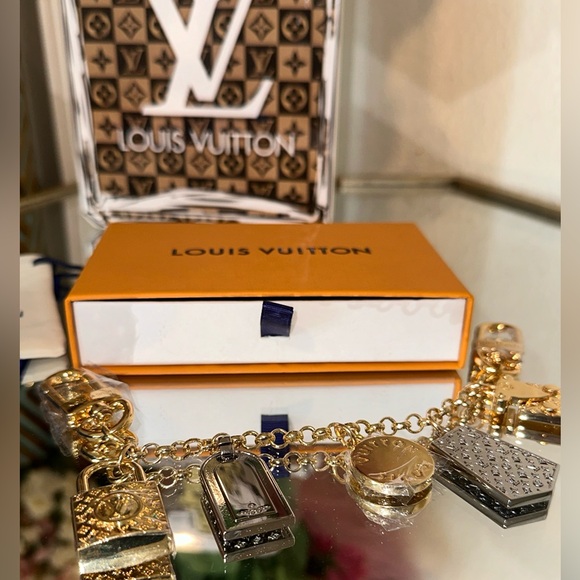 LV keychain bag charm extender. Silver & gold novelty NIB monogram - Picture 2 of 8